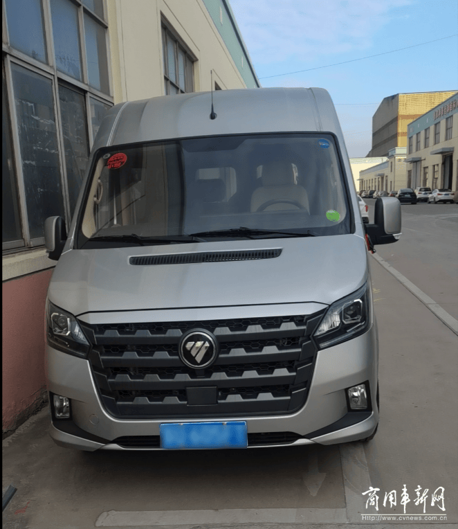 图雅诺系列,包含多种车身尺寸,季岳平根据公司用车习惯,选择了一款9座