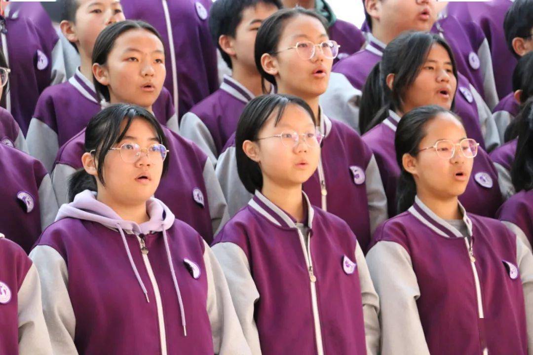 本次活动是庆祝长实中建校十周年校庆系列活动之一,初一年级各班的