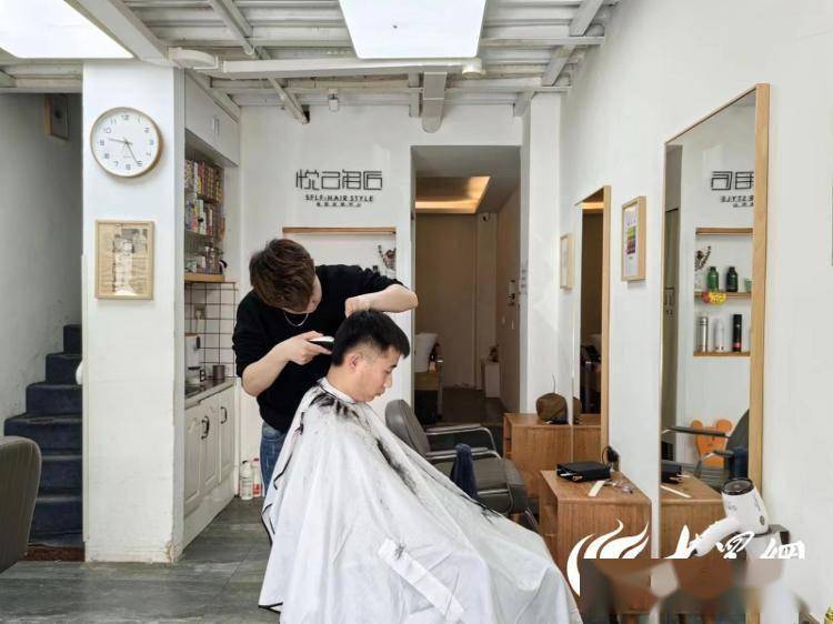 百相图①不说话的tony老师曾培训上千名聋哑理发师无声世界里演绎有声