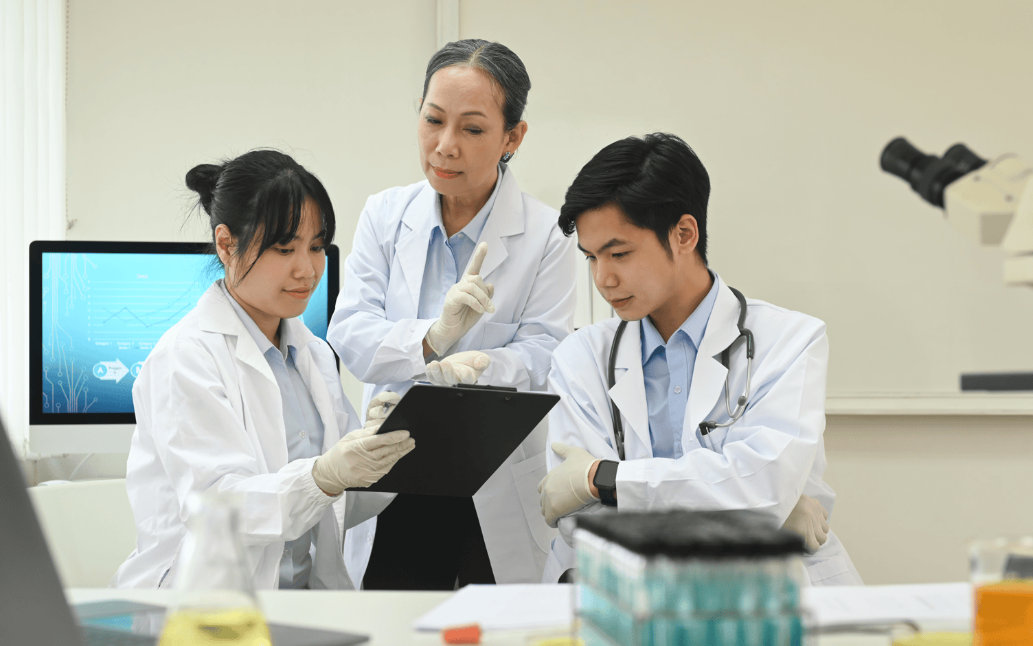 假都不敢请,医院规培生为啥这么难 | 新京报快评_工作_待遇_培训