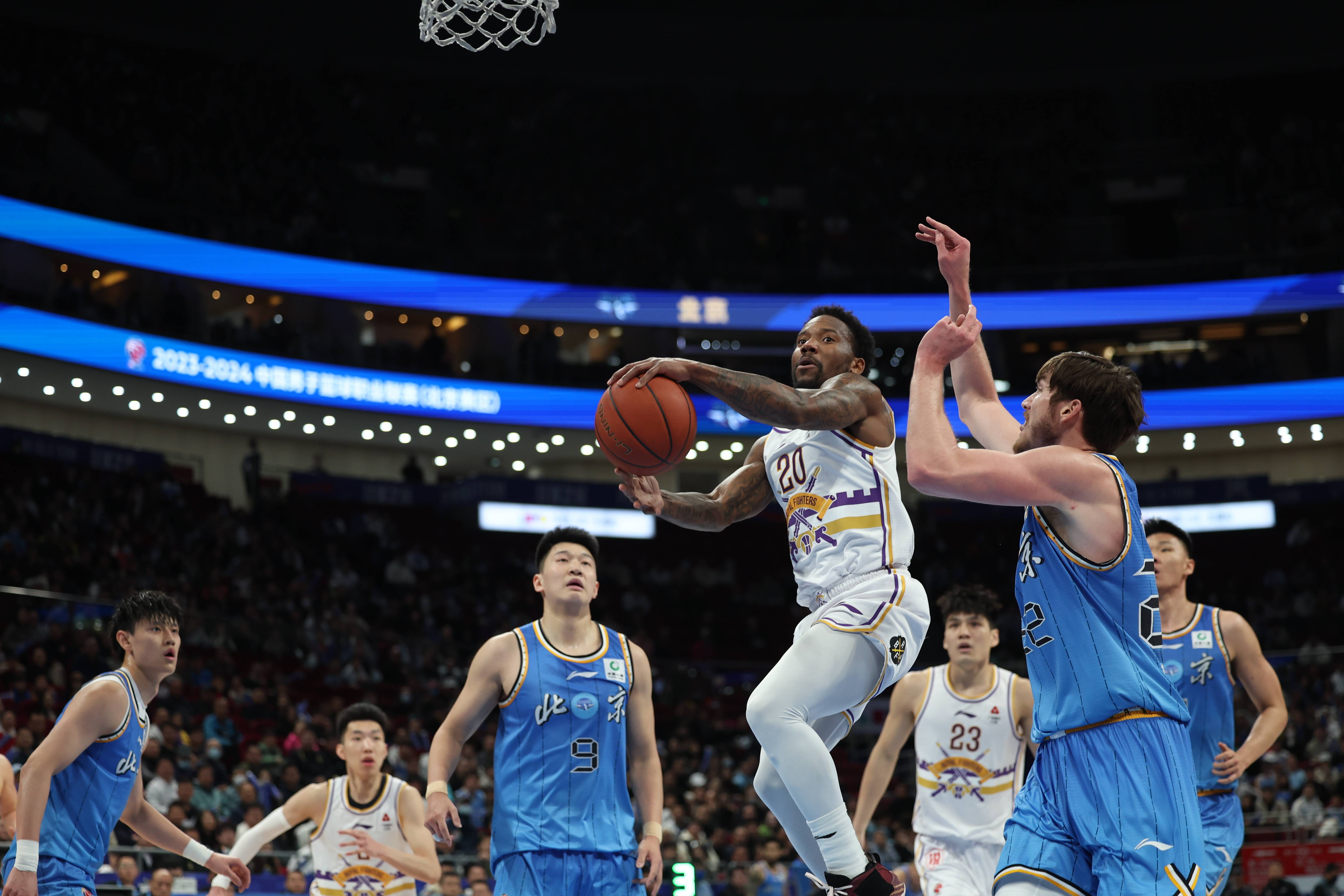 四场德比平分秋色北京兄弟季后赛形势向好