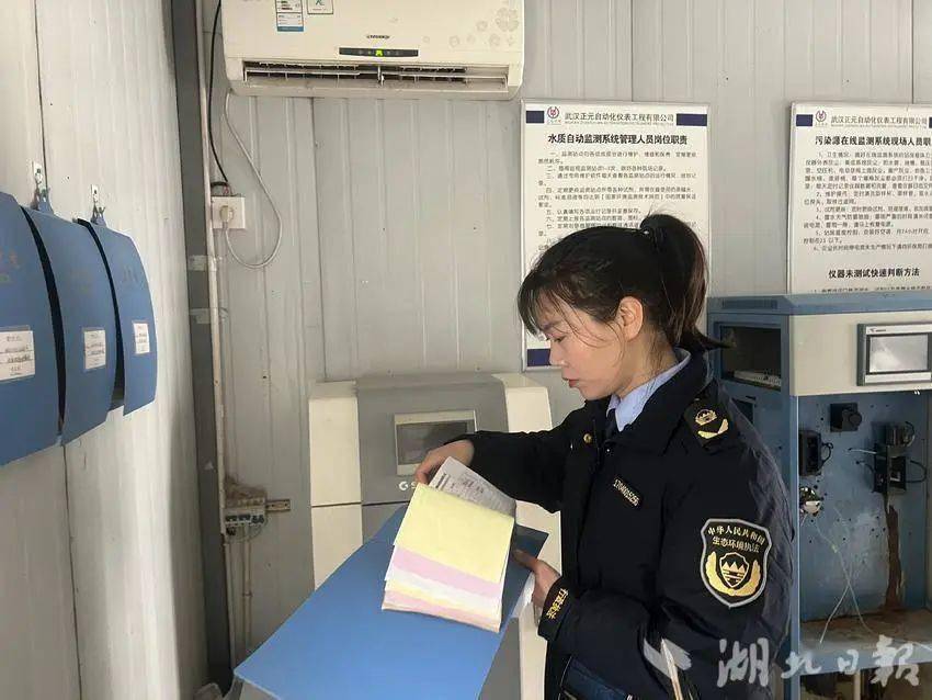 市生态环境局郧阳分局开展世界水日依法治水保水护水宣传行动