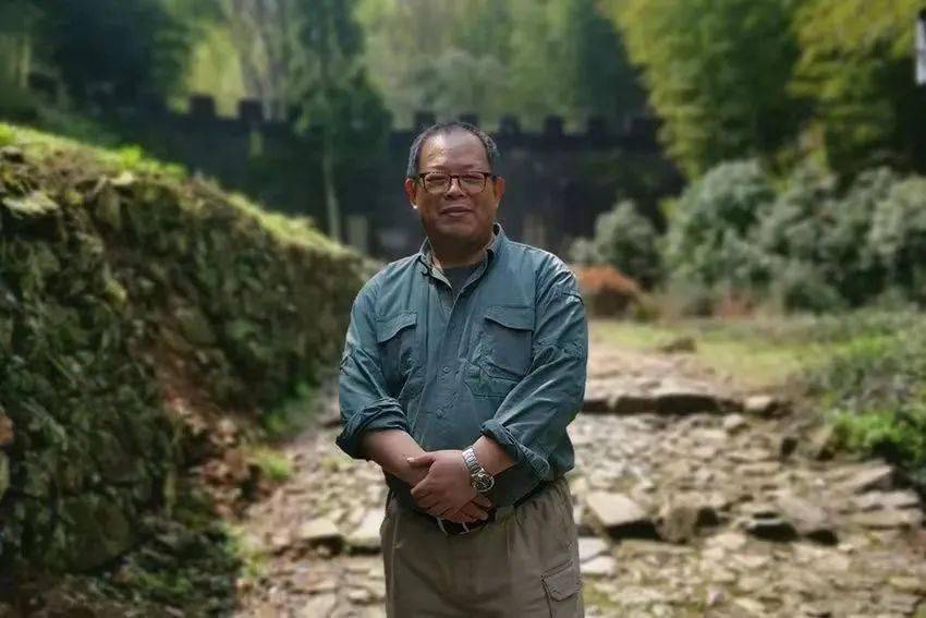 祝贺福建首位武平作家练建安获小小说金麻雀奖