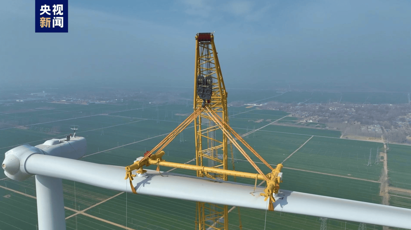 打破全球第一吊纪录我国自主研制11桥轮式起重机完成首次作业