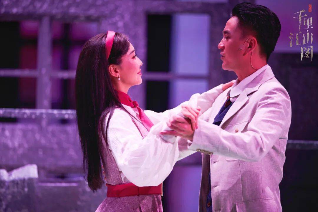 话剧千里江山图首演理想和英雄的风雅颂