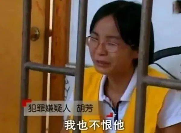 湖南女大学生杀害男友,抱着遗体过夜后,将他剁碎砌进墙里,被抓后:我只