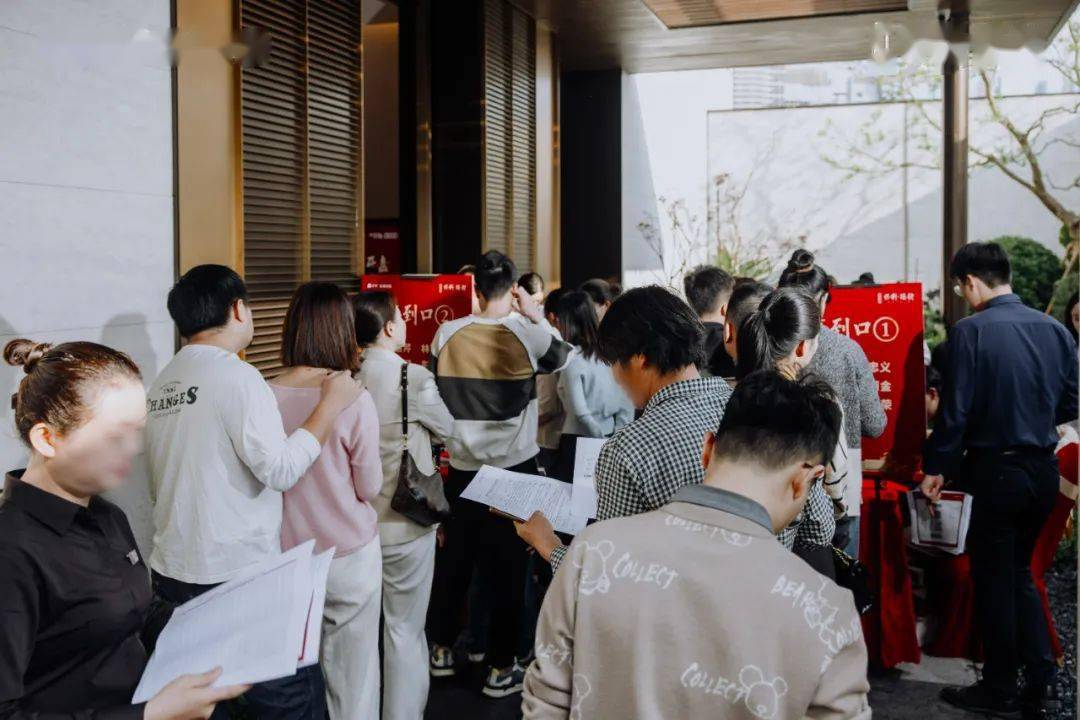 首开大卖26亿莆田市区红盘抢房大战现场火爆