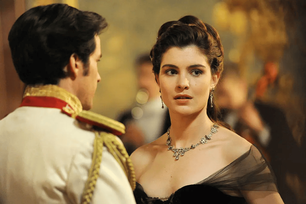 《安娜·卡列尼娜》荐读:人类的悲哀有各种各样,而只有爱和信仰能给人