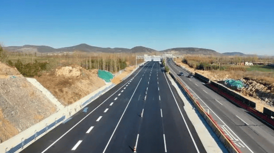 西安网消息,近日,陕西省西安至兴平高速公路改扩建工程获得了陕西省