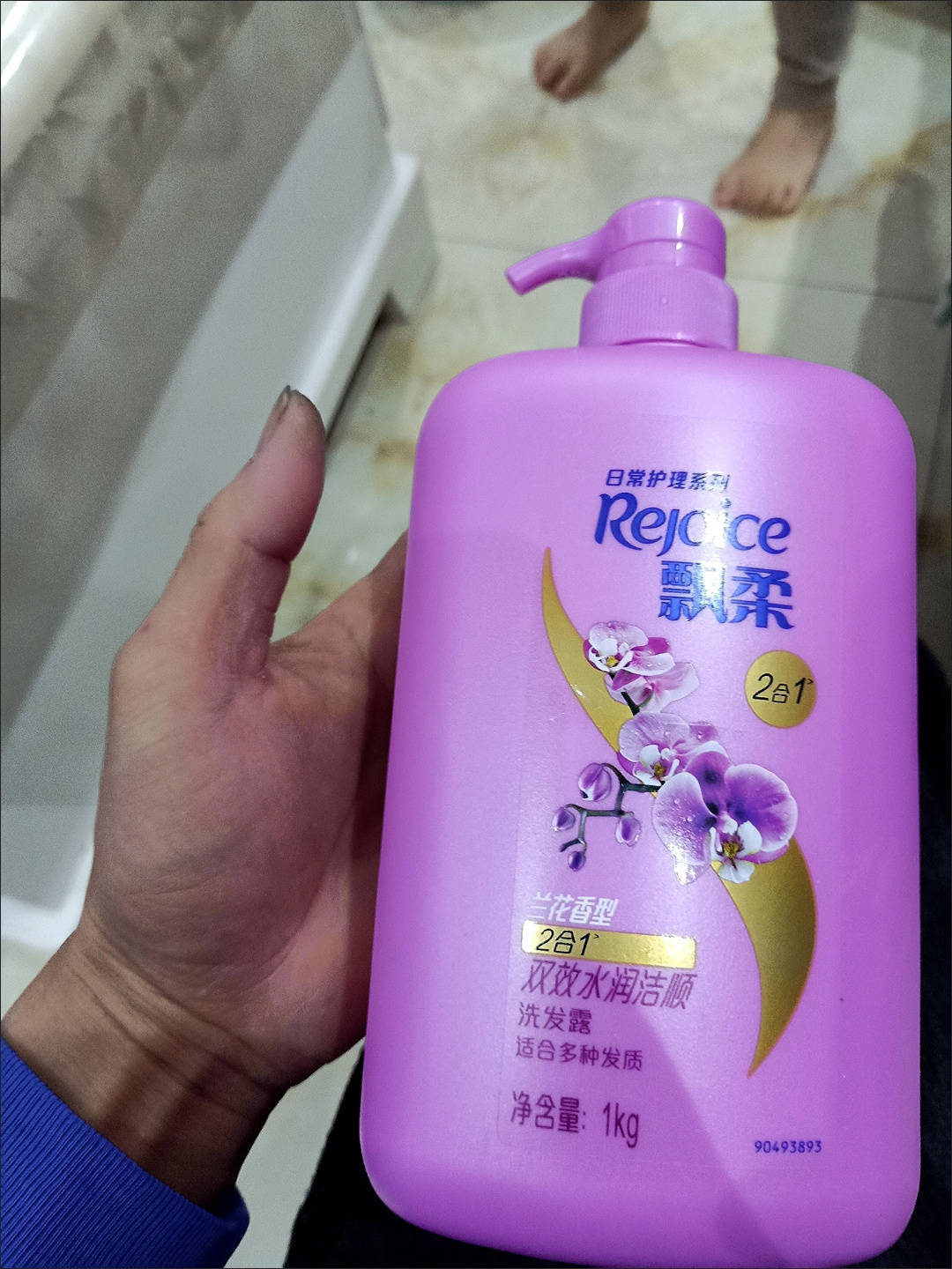 买了两瓶和旧日用的对比了一下一模一样,正品,用的爽,这次价格优惠点