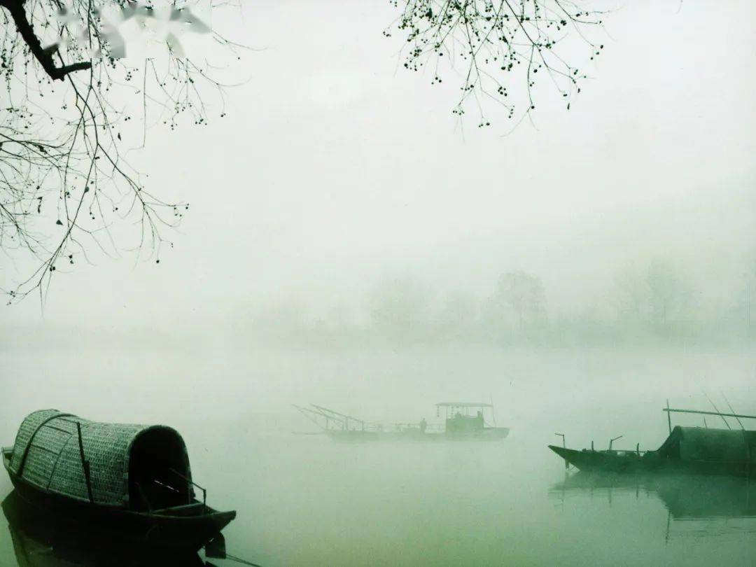 雨中江南美景图片