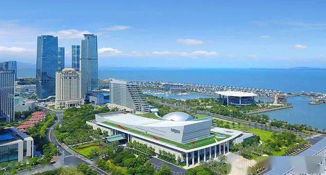 厦门建发股份有限公司是一家以供应链运营和房地产开发为主业的现代