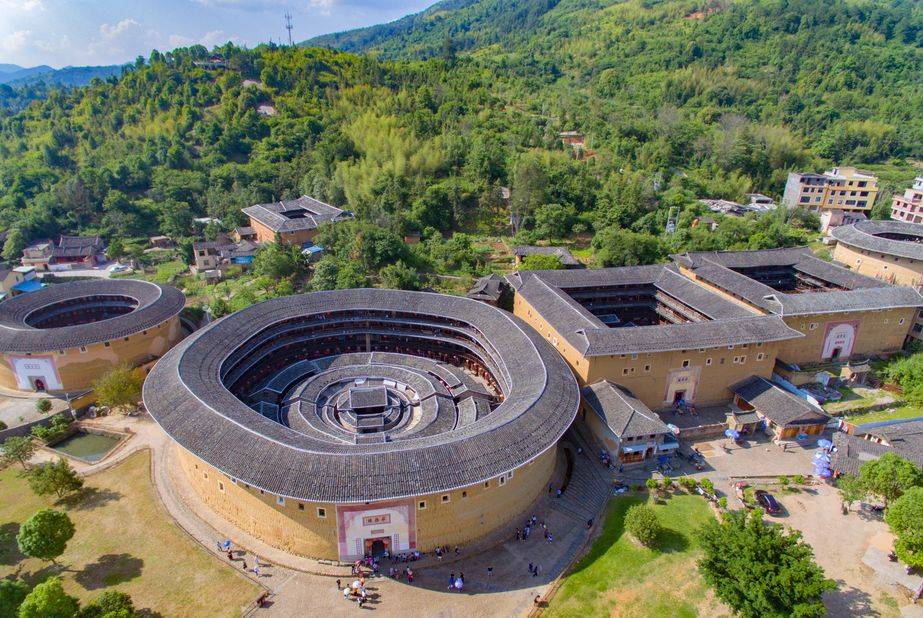 选在福建土楼(永定)旅游景区东方甄选福建专场的第一站3月30日至31