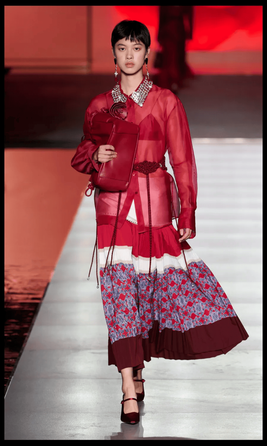 新中式穿搭风靡全网年轻人为何纷纷入坑雅莹2024春夏