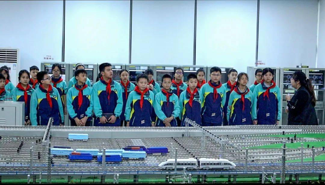 这群铁路人有什么魔法点燃小朋友们的热情