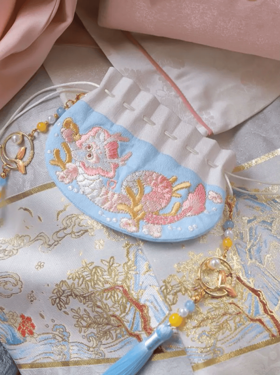 爆卖10000的香包出新款啦可佩戴的东方香开启你的春天好运气