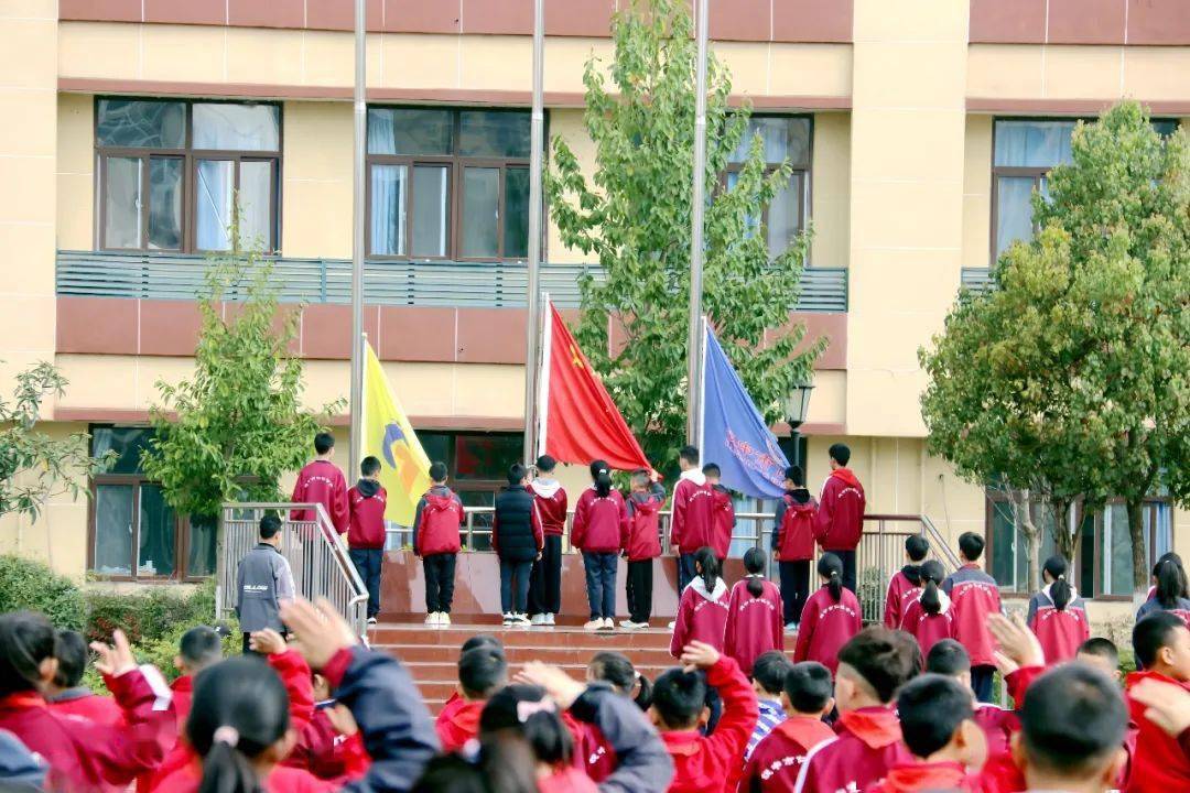 让安全伴你我同行丨汉中市仁德学校举行第五周主题升旗仪式