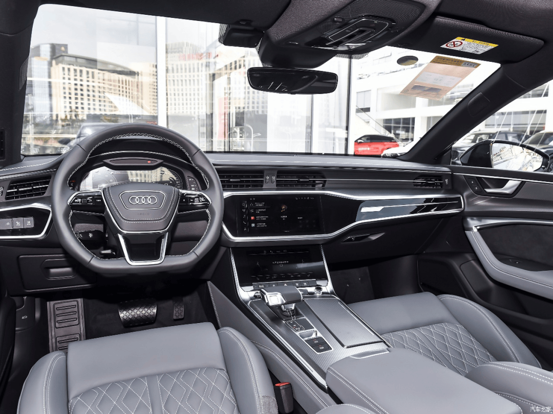 『2024款上汽奥迪a7l 45 tfsi quattro rs 套件竞速版内饰』仅从豪华