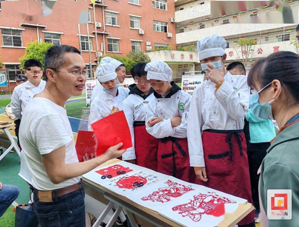 县文化馆联合主办的2024年非遗进校园活动在富顺县特殊教育学校举行