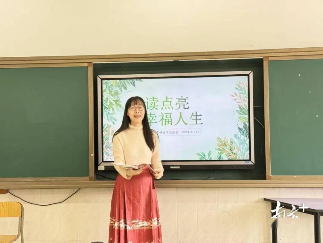东莞市万江第三中学诗书润芳华 科技创未来春风伴新绿,书香满校园.