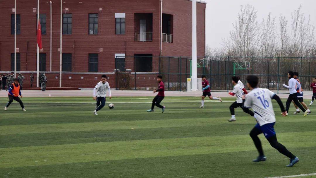 体育风采天津大学足球队与天津仁爱学院进行友谊赛