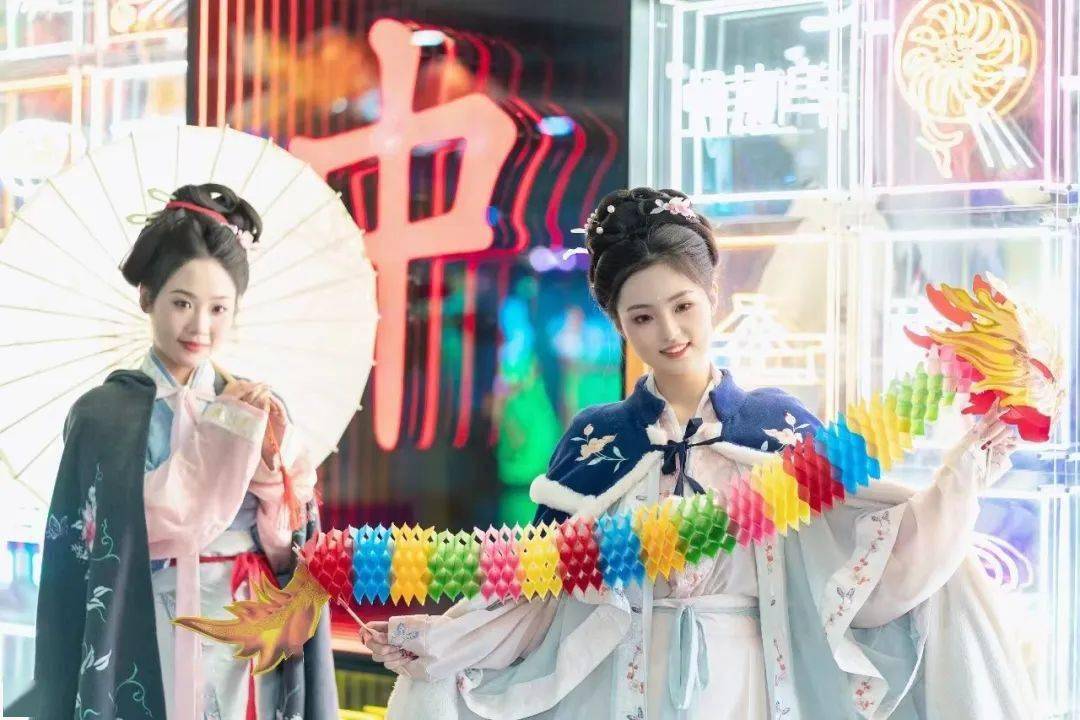 开封元素国际视野下熠熠闪光