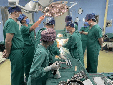 丰盛医院成功实施首例人工膝关节单髁置换术_手术_病