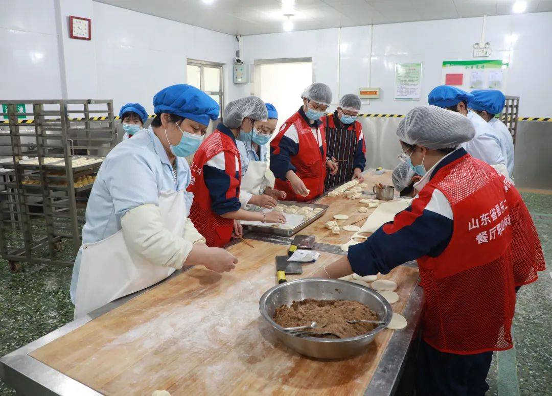 271教育保障师生健康创建健康校园昌乐二中开展营养健康主题活动