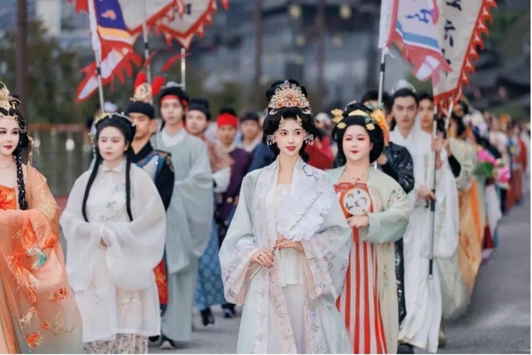 游拙政赏杜鹃汉服打卡有好礼