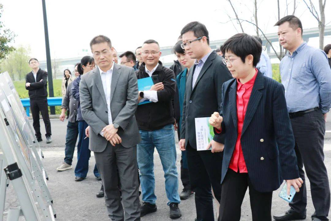 3月25日上午,宁波市奉化区委常委,副区长邬培栋带队到江南科技城考察