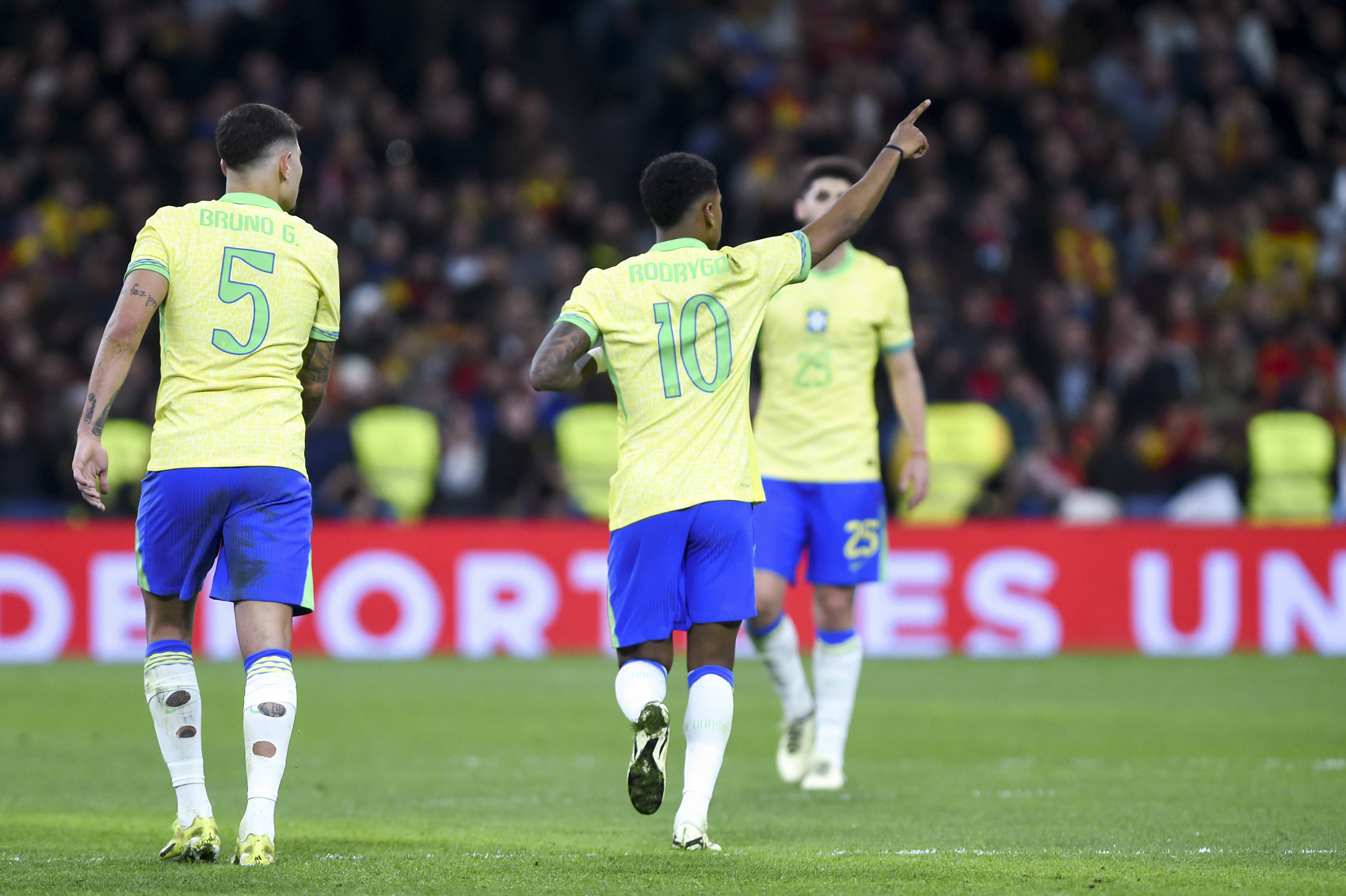 足球——国际友谊赛:西班牙平巴西