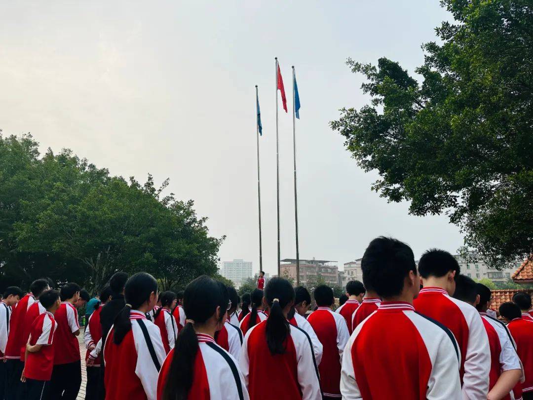 三月春风暖人心雷锋精神伴我行韶关市万豪英文中学三月雷锋活动月系列