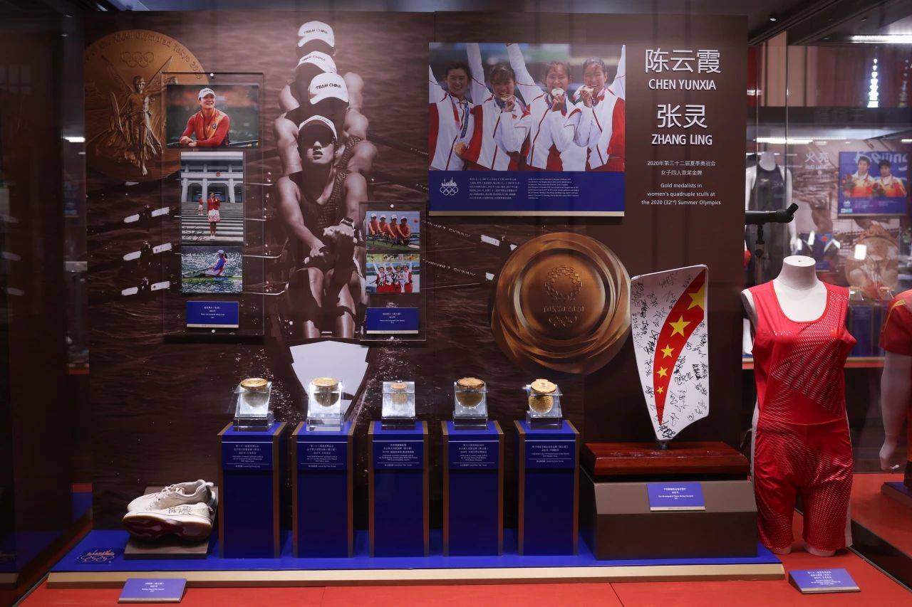 火亮在第十六届国际泳联跳水世界杯赛上获得的男子双人10米跳台金牌