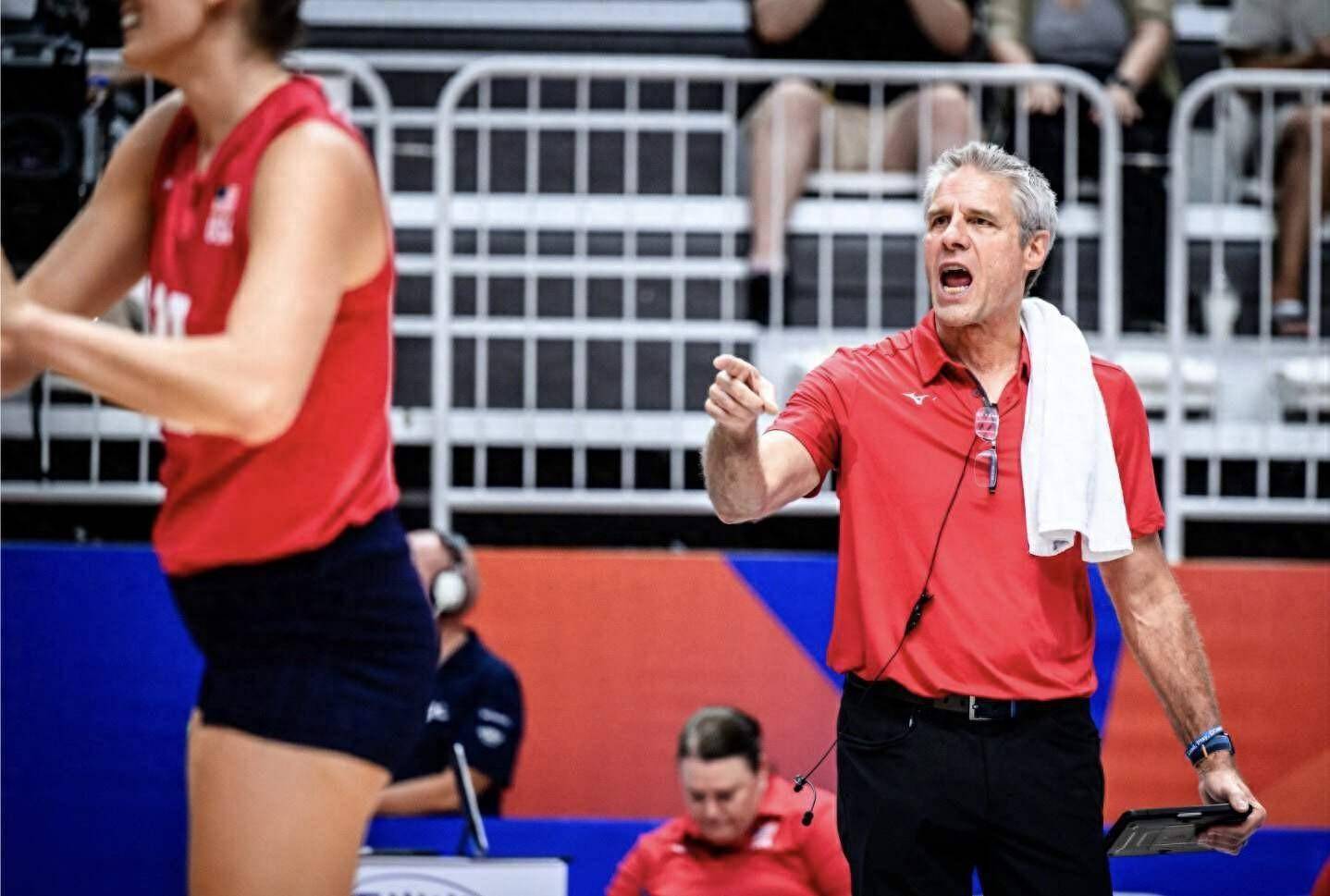 美国队主帅预测巴黎奥运冠军,直接把中国队忽略,球迷不满_中国女排