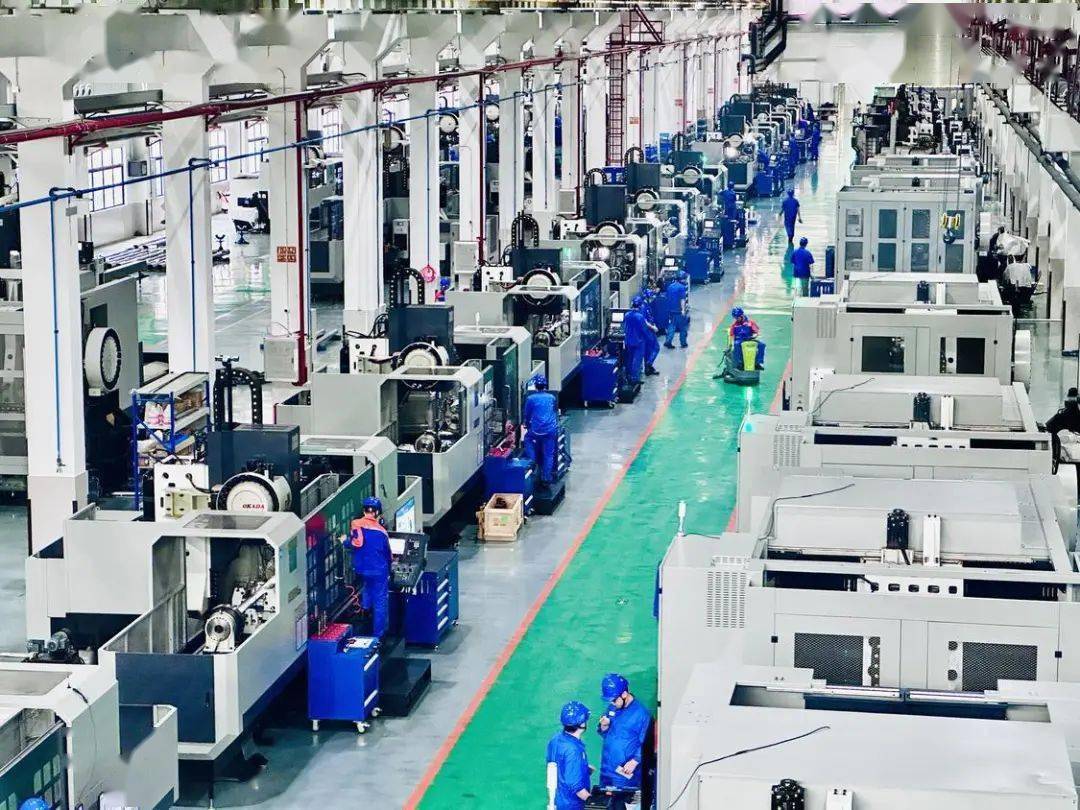 参观企业展厅和生产车间,深入了解企业研发制造高端石油机械装备情况