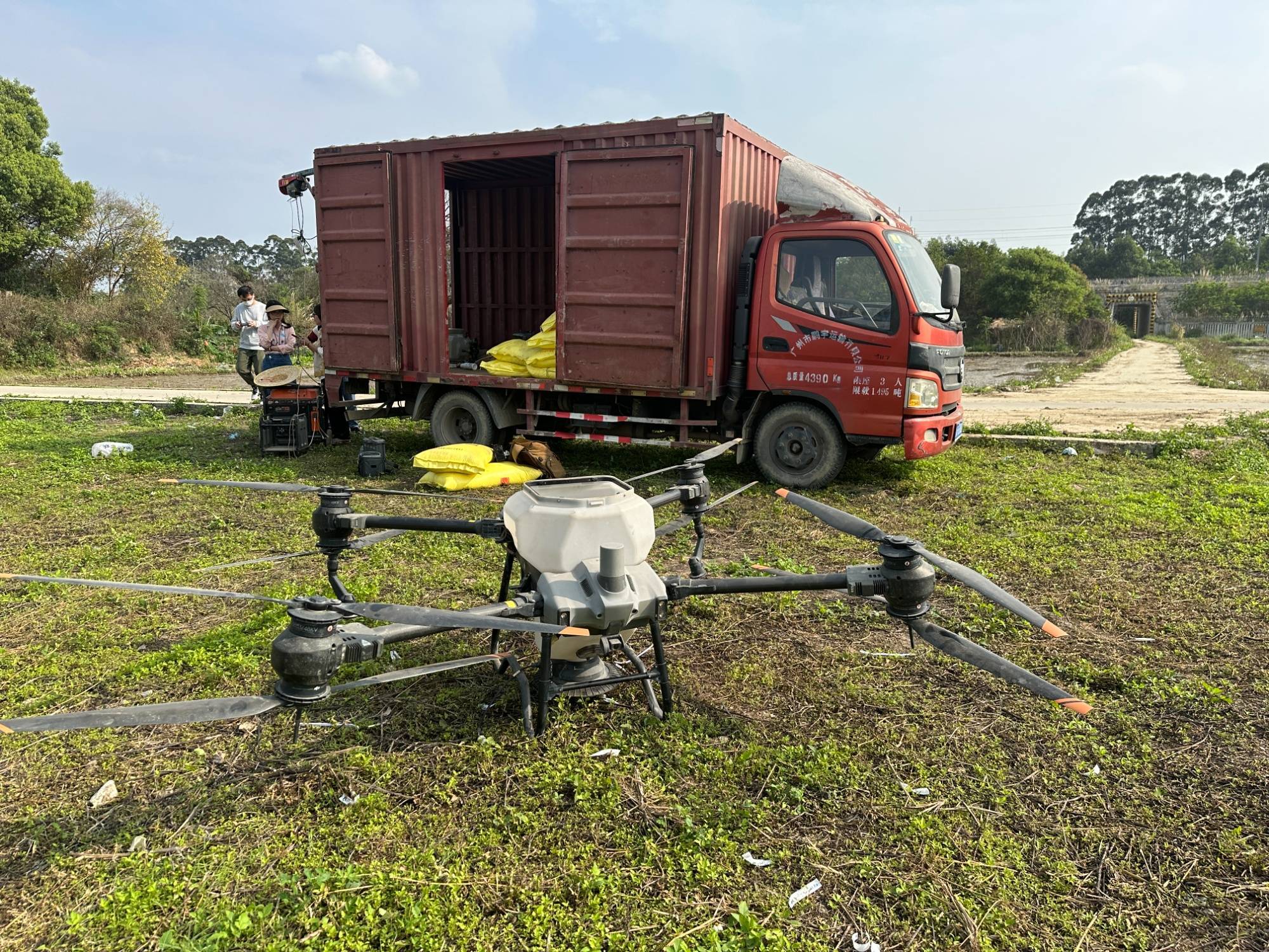 智能农机自动插秧(央广网记者 官文清 摄)