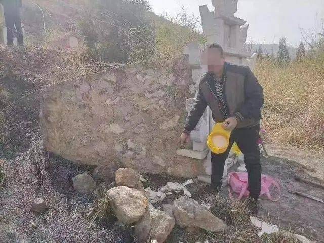 男子无视提醒烧纸祭祀,引发山火被刑拘_火灾_赖某_纸钱