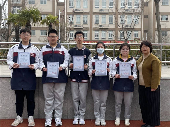 浦东吴迅中学爱我国防百炼成钢全力以赴争创辉煌高一年级东方绿舟国防