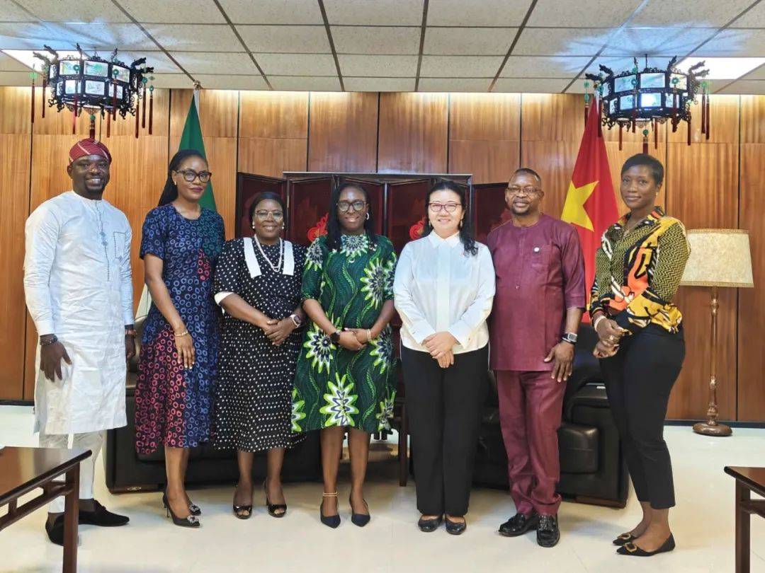 严宇清总领事会见拉各斯州长可持续发展目标特别顾问