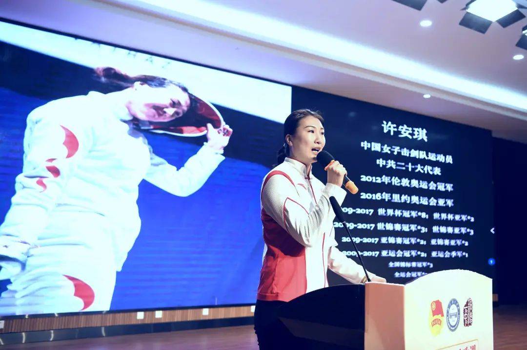 奥运冠军来铜陵一中上课啦
