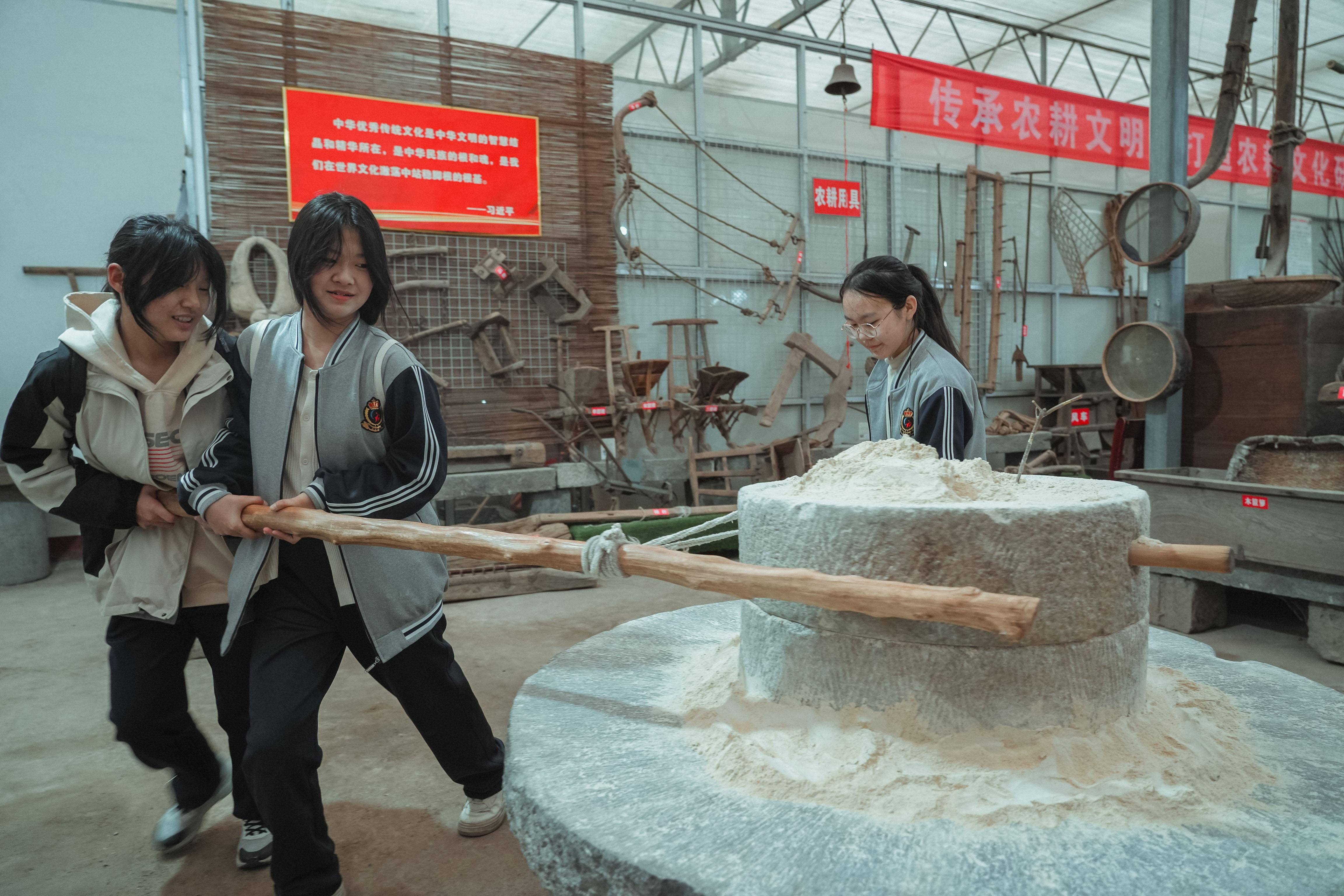 探寻民俗文化 涵养家国情怀