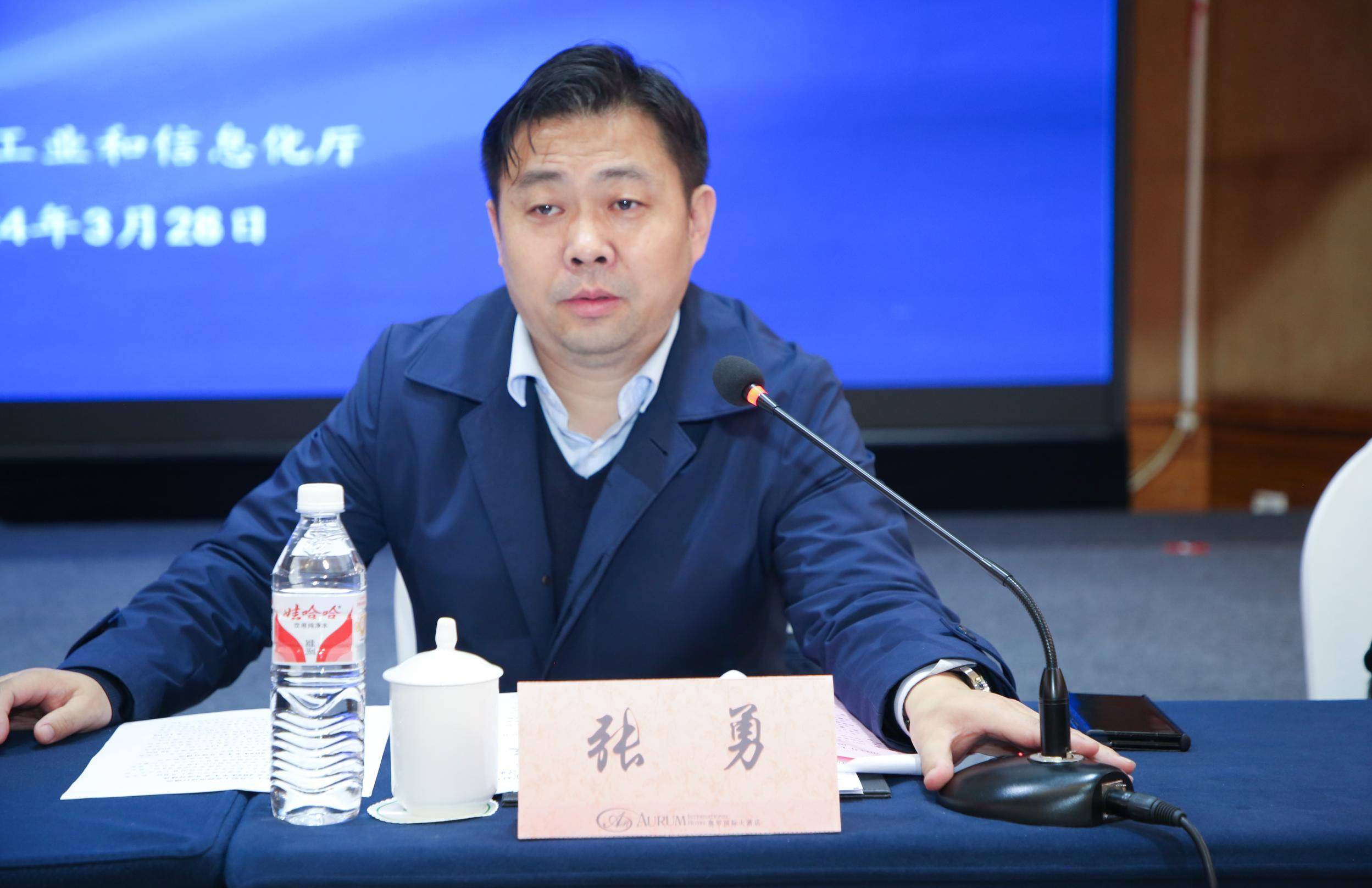 同时,西安市,宝鸡市,咸阳市等工信局介绍了本市汽车产业发展情况及下