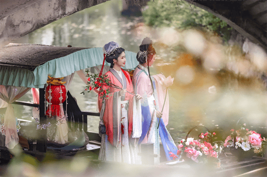 随花而至的它为现代文旅发展而复活的民俗节庆