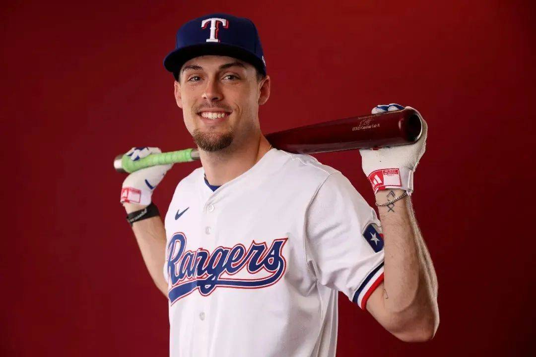 老大哥德克萨斯游骑兵队他即是年年大火的超级新人,足球界有很多罗