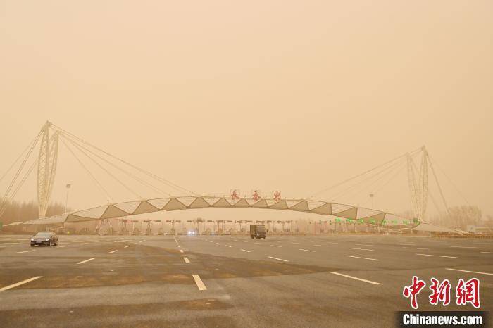 吉林迎大风沙尘天气_张瑶_车辆_市民