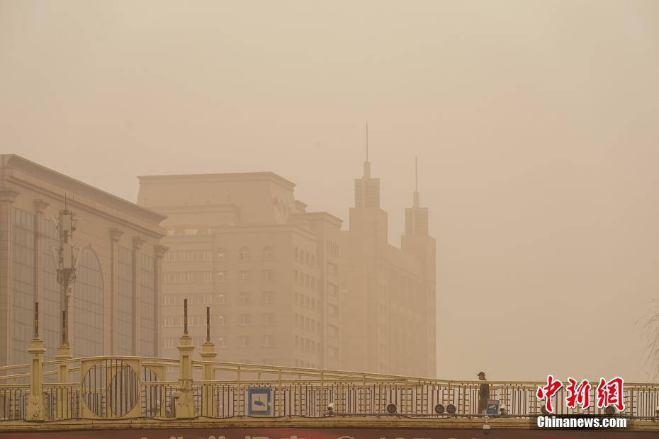 哈尔滨迎大风沙尘天气