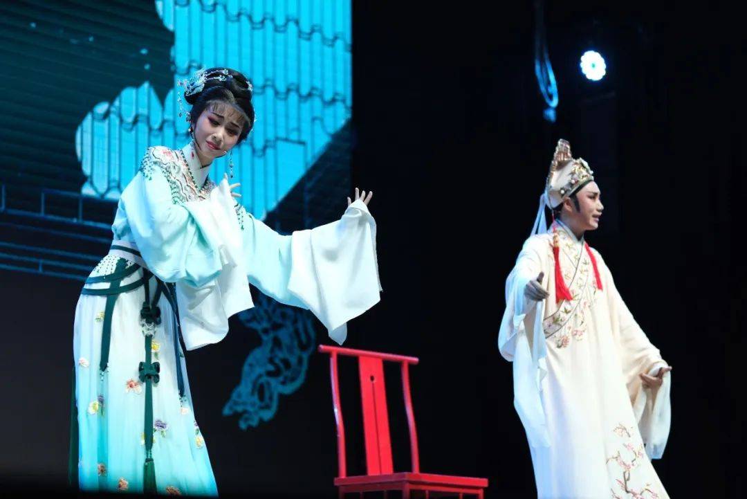 嵊州市越剧团同济大学献演青春版梁祝