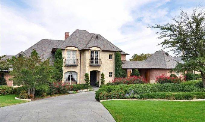 评分标准上均为a级,社区多元化,户外活动,健身设施评级均为a ,房价