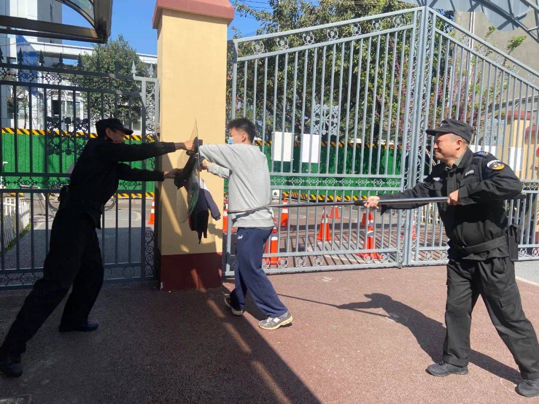 反恐防暴警钟鸣平安校园伴我行彭山区幼儿园反恐防暴应急演练