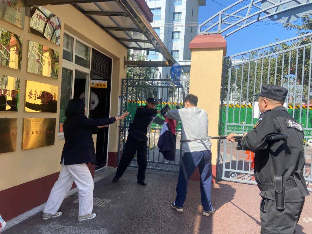 反恐防暴警钟鸣平安校园伴我行彭山区幼儿园反恐防暴应急演练